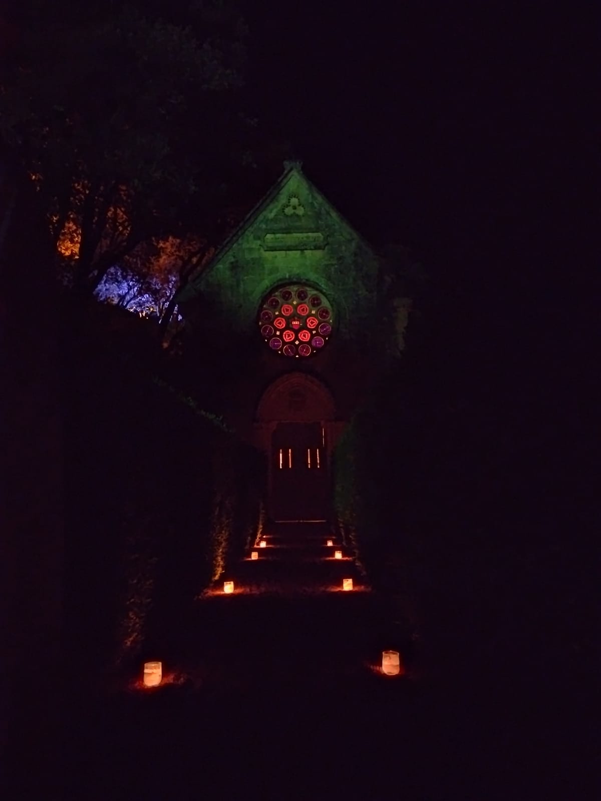 Kaarsjes bij de kerk in Marqueyssac