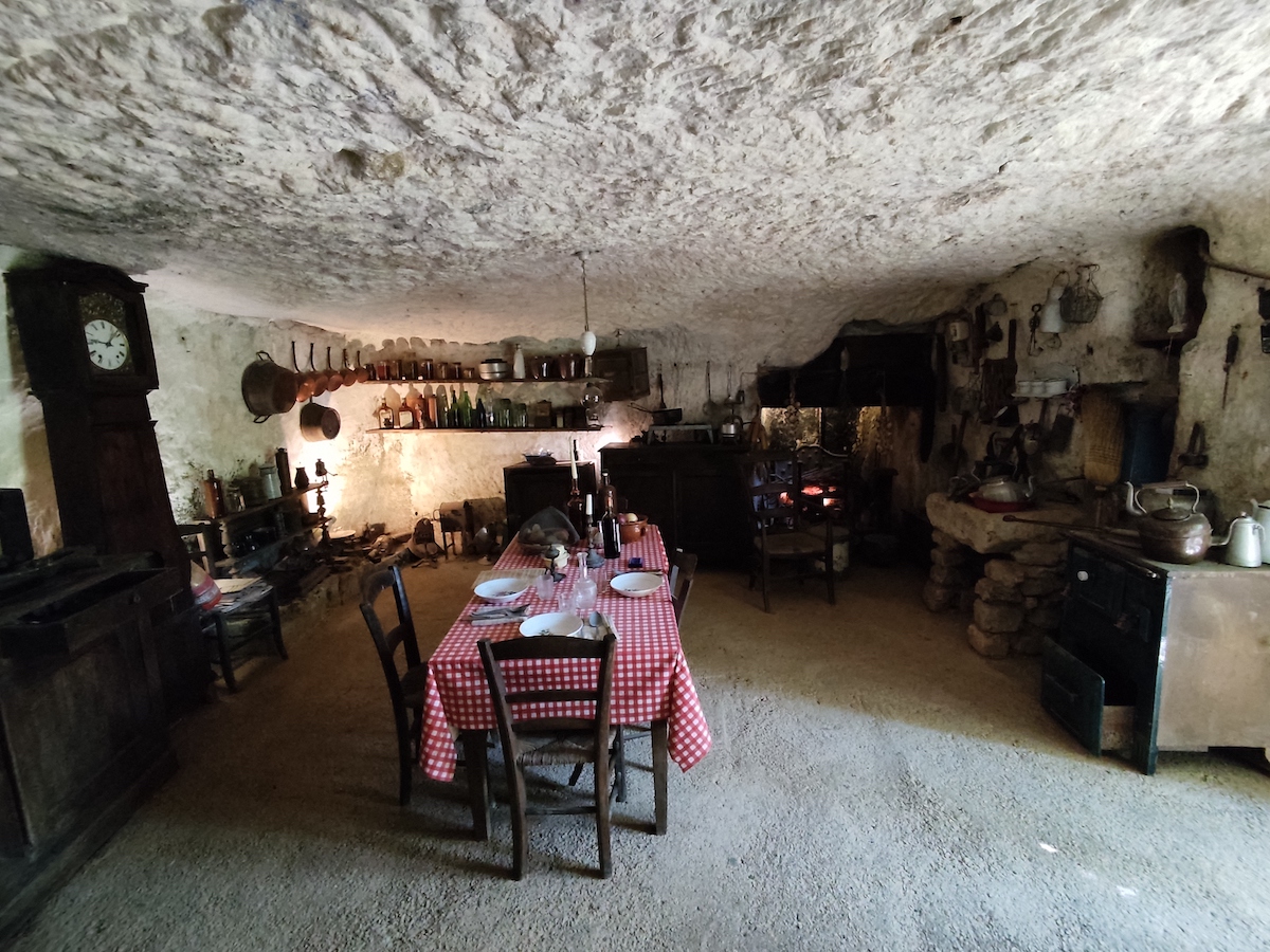 Oude grotwoning bij Roc de Cazelle